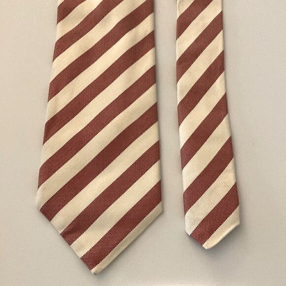 Ermenegildo Zegna Diagonal Stripe Woven Silk Necktie. Red/cream. - Picture 3 of 8
